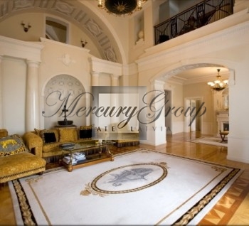 Exclusive apartment for sale or for rent in the prestigious Riga center...