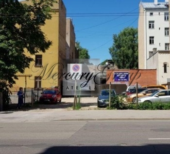 We offer for sale a plot of land in the center of Riga