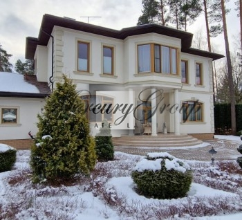 We offer for sale a spacious house in the village Sunisi