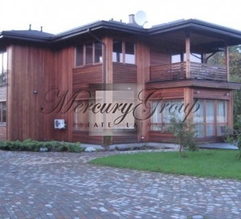 We offer for summer rent  a house in Jurmala.