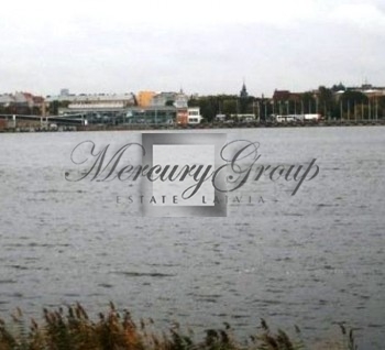 A land plot with detached house on the shores of Daugava for sale!