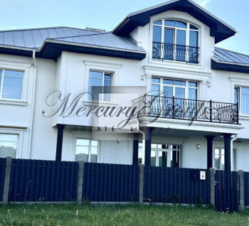 An aparthotel on the shore of Lake Baltezers