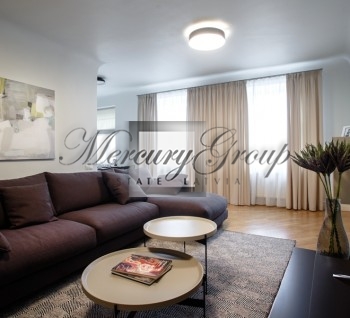 We offer for rent this modern and quiet apartment! The apartment is co...