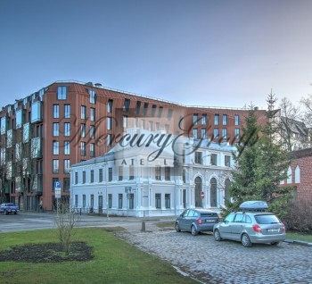 Продаем трехкомнатную квартиру с большим участком земли в Тихом центре Риги
