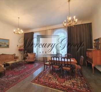 Historical, spacious apartment in the Embassy area of Riga