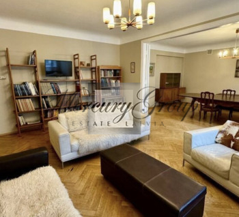 For rent 5-room apartment overlooking Riga’s Art Deco icon