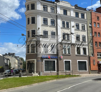 Продается жилой дом с коммерческими площадями в центре Риги