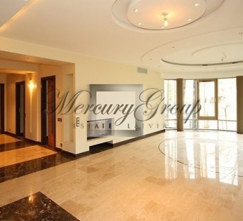 A specious 3-bedroom apartment in a new residential building Pine Residence...