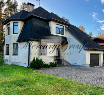 Spacious 4-bedroom house in Piņķi