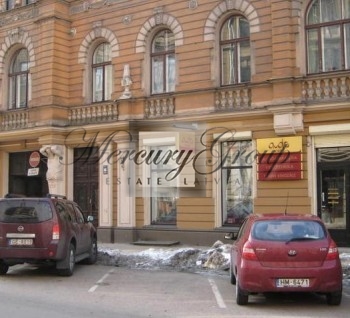 We offer for sale commercial premises with regular income. Center, bea...
