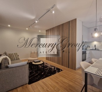 Piedāvājam elegantu, modernu dzīvokli centrā