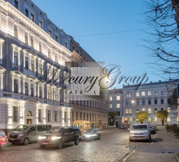 Amazing classic apartment for rent in the nicest area of Riga