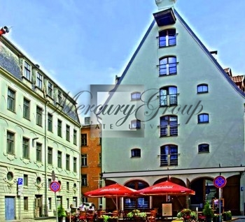 Excellent location: Property is located in the Old Town, near the shop...