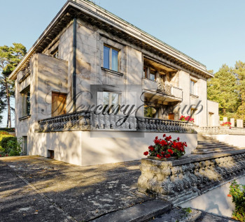 Unikāla vēsturiska villa ar privātu izeju uz pludmali