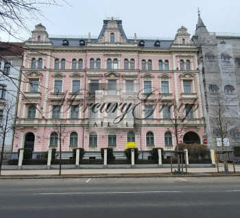 Продается домовладение в самом сердце тихого центра Риги