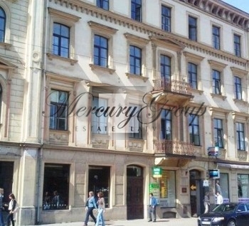 Retail premises in the city historic centre for rent...