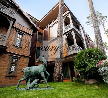 Villa sastāv no 24 atsevišķiem trīsistabu apartamentiem ar...