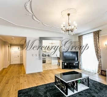 An elegant and spacious apartment in Riga center for sale
