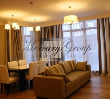 Elegant 3 -bedroom apartment with an exclusive designer finishes in on...