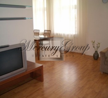 Nice and spacious 1-bedroom apartment for sale. Completely decorated a...