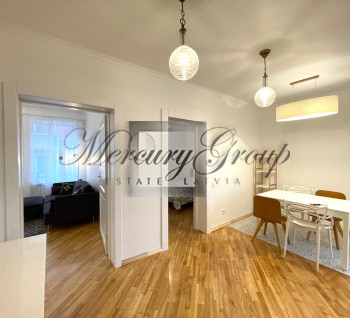 For rent cozy and bright, newly renovated 4-room apartment