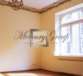 We offer sunny and spacious apartment in Embassy area.
Comfortable pla...