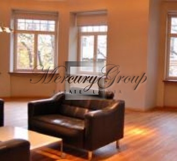 Spacious apartment (144 m2), located in embassy area, renovated house,...