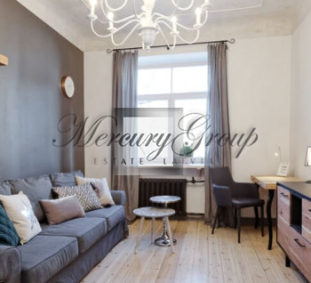 We offer a stylish 1 bedroom apartment in the city center