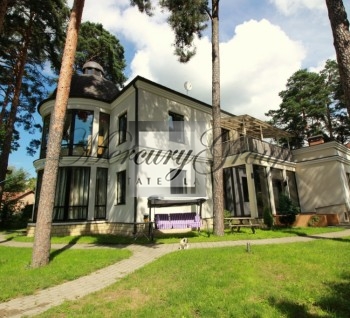 For sale a spacious house in Jurmala