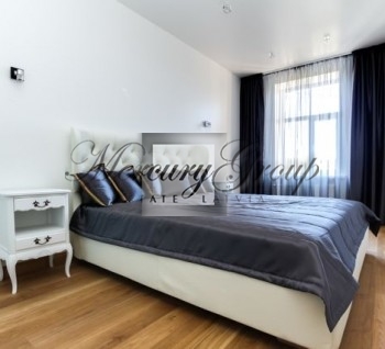 Light and very stylish apartment located on a 6th floor. Apartment has...
