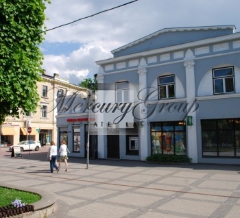 We offer for rent 3 room apartment located in main Jurmalas district o...