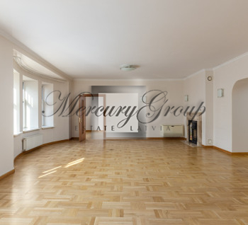 We offer sunny apartment in Embassy area
