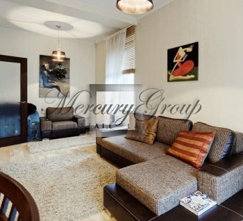 Beautiful and sunny two bedroom apartment in the quiet centre of Riga
