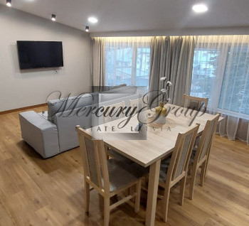 Spacious, bright apartment for rent in the city centre ss.lv