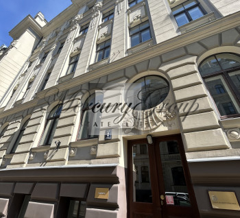 Pardon izcilo mansarda dzīvokli ar 3 guļamistabām pašā Rīgas Klusā centra sirdī