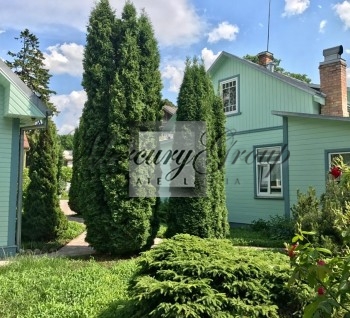 We sell a house in the center of Jurmala, 5 minutes walk from the sea...