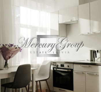 Excellent layout three-room courtyard apartment in the center of Riga.