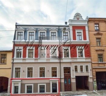 Pārdod komercplatību renovētā ēkā Rīgas centrā