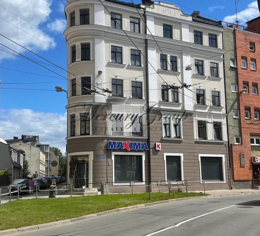 Продается жилой дом с коммерческими площадями ...