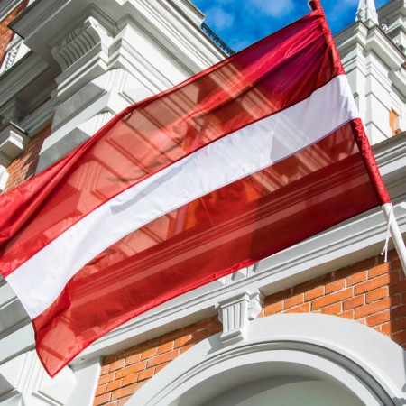 Латвия возобновляет выдачу виз гражданам России